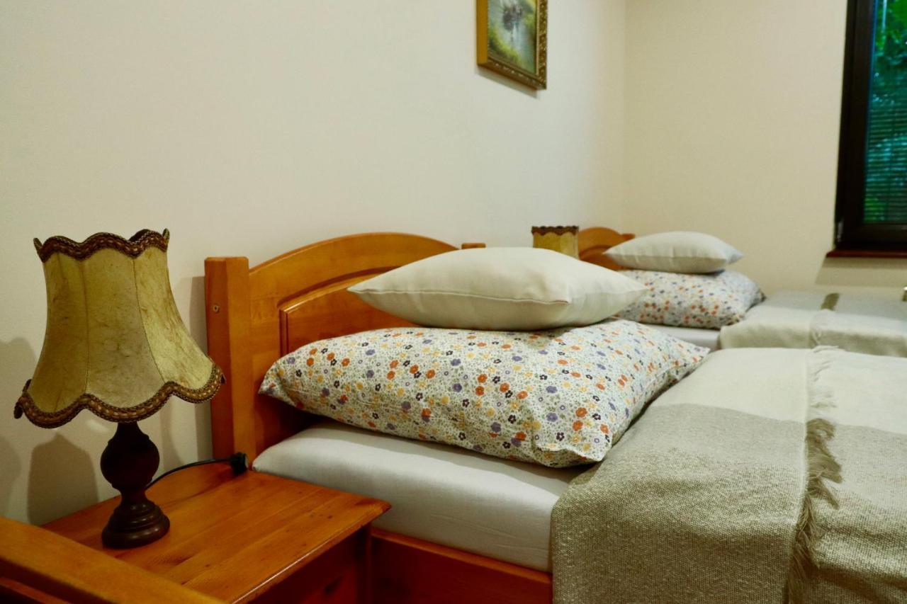 Karczma Pod Jesionem Gjestgiverier Brdow